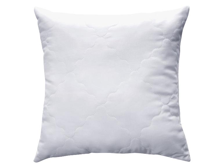 Wit gewatteerd kussen