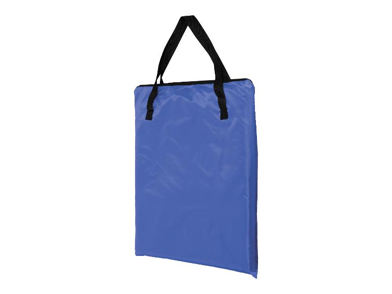 Blauwe boodschappentas met zwarte handvatten