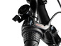 Een close-up van een fietsstuur met een Shimano Nexus versnellingshendel en een bel.