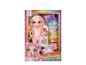 Rainbow High Junior Bella Parker pop in roze pyjama met pyjamafeest accessoires.