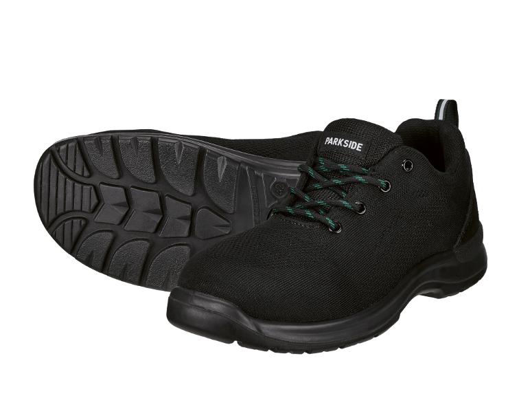 Zwarte werkschoenen met groene veters en een robuuste zool