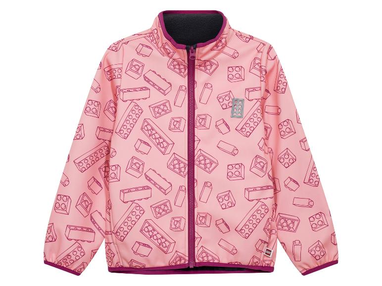 Roze kinderfleecejack met bouwsteenpatroon.