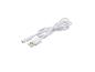 Witte USB-A naar USB-C oplaadkabel, opgerold en vastgezet met een tie-wrap