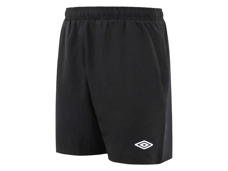 Zwarte sportshorts met elastische tailleband en een klein wit logo op de pijp.
