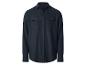Donkerblauw herenoverhemd met lange mouwen, twee borstzakken en knopen.