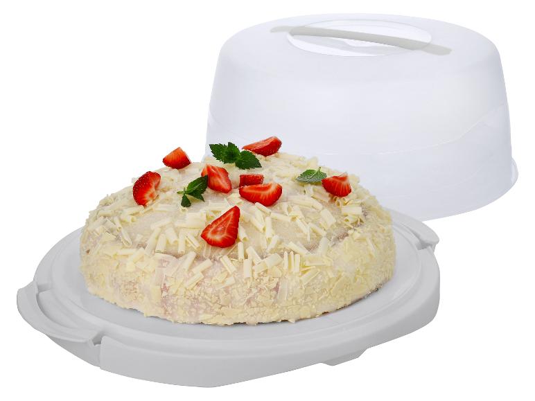 Taart met aardbeien en munt in een witte plastic taartdoos