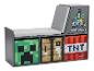 Grijze opbergbank met kussens en drie stoffen dozen met videogame-thema.