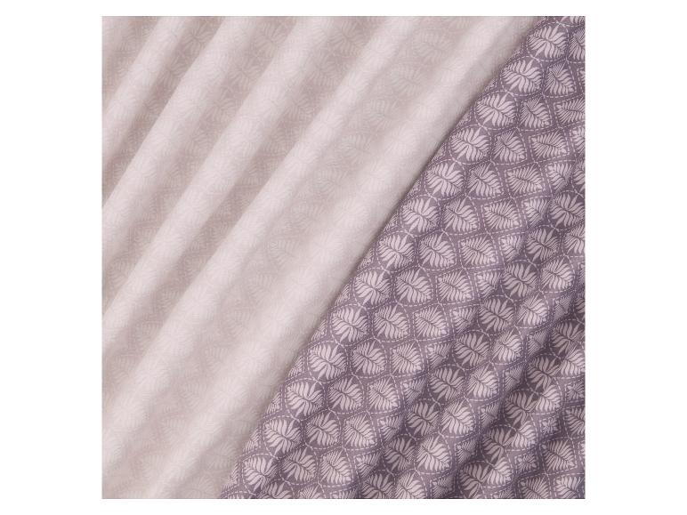 Stoffen met bloemenprint in beige en grijze tinten.