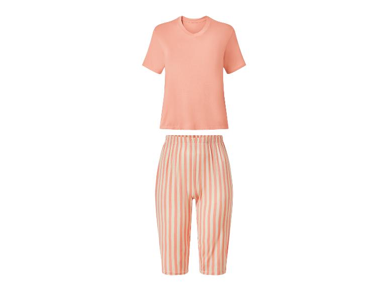 Perzikkleurige top met korte mouwen en gestreepte capribroek set.