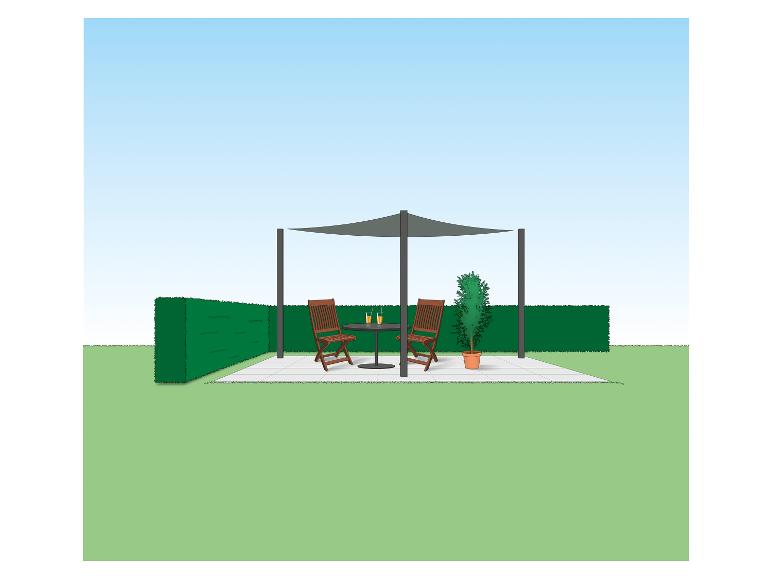 Pergola met schaduwdoek, tafel en stoelen op een terras, omringd door een heg.