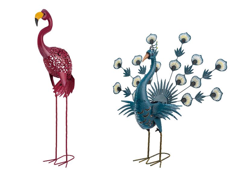 Rode flamingo en blauwe pauw metalen tuindecoratie.