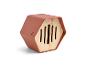 Zeshoekig insectenhotel in terracotta kleur met houten voorkant