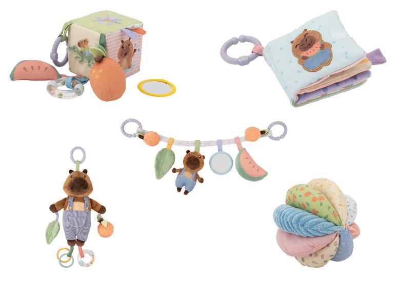 Babyspeelgoedset met capybara- en fruitthema, inclusief kubus, boekje en rammelaars.