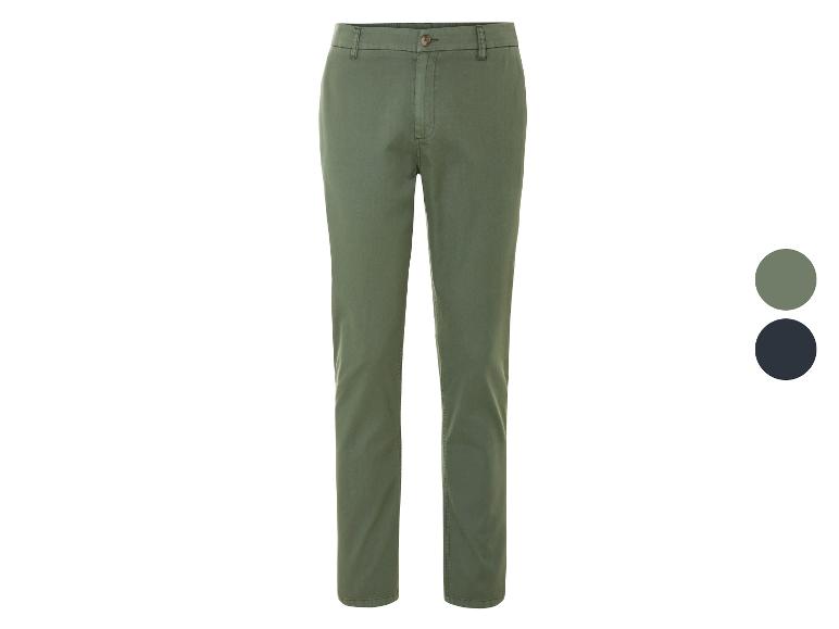 Olijfgroene en zwarte chino's.