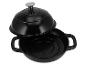 Een zwarte gietijzeren pan Silvercrest met deksel.