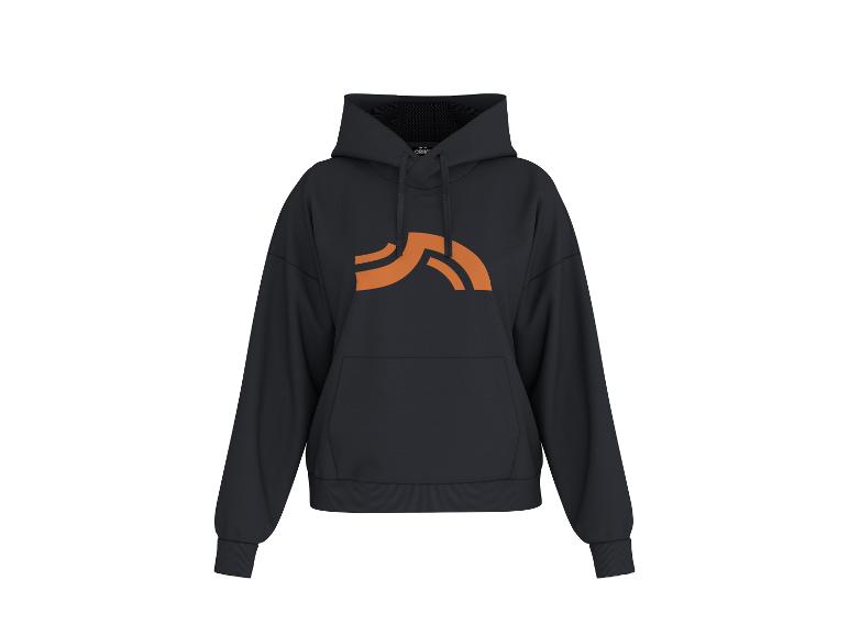 Zwarte hoodie met een oranje abstract ontwerp op de borst.