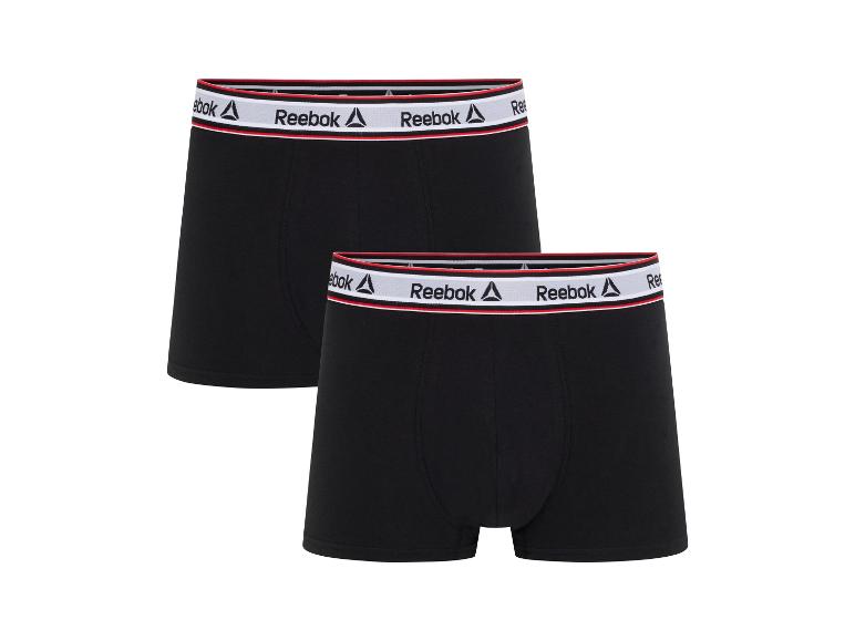 Twee zwarte Reebok boxershorts met een witte en rode tailleband.