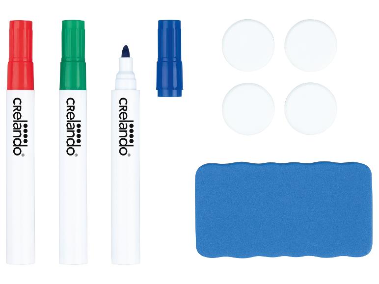 Rode, groene en blauwe whiteboardstiften met wisser en magneten.