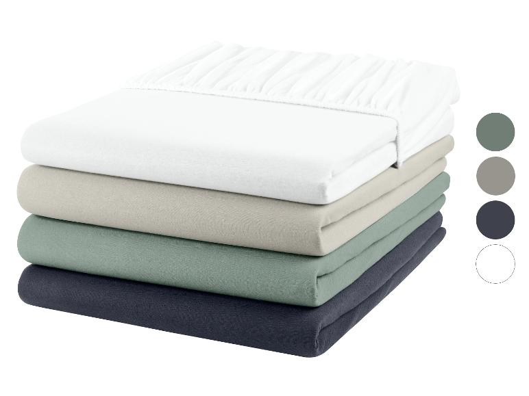 Jersey hoeslakens in neutrale kleuren.