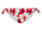 Een wit bikini-onderdeel met rode bloemenprint.