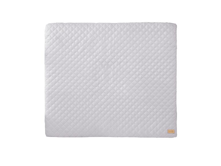 Witte gewatteerde deken met ruitpatroon en roba-label