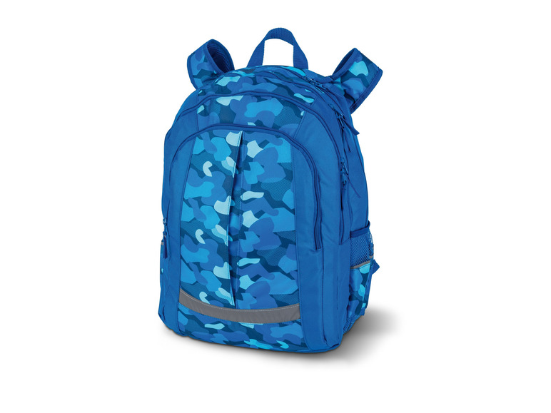 Een blauwe rugzak met camouflageprint