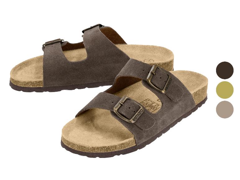 Bruine damesandalen met gespen, met drie kleurmonsters ernaast.