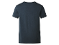 Achterkant van een donkerblauw t-shirt.