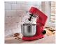 Rode SilverCrest keukenmixer met een roestvrijstalen kom op een aanrecht.