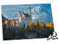 Legpuzzel van kasteel Neuschwanstein en besneeuwde bergen, met ontbrekende stukjes