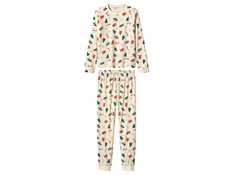 Kerstpyjama met peperkoekmannetjes, zuurstokken en kerstbomen.
