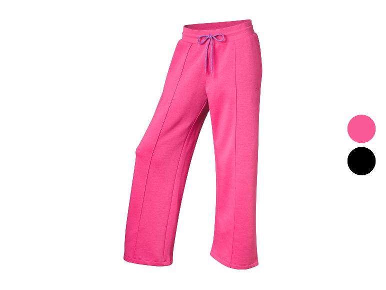 Een roze broek met een trekkoord.