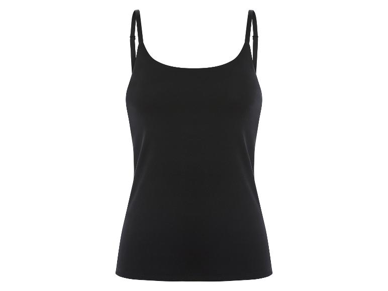 Zwarte camisole met dunne bandjes op een witte achtergrond.