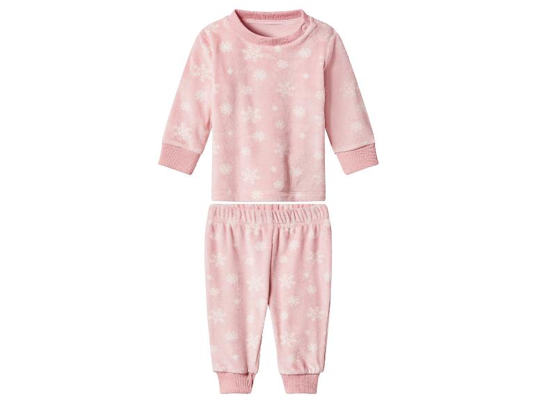 Roze babypyjama met sneeuwvlokkenpatroon