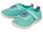 Twee paar turquoise kindersneakers met klittenbandsluiting.