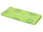 Groene fleece deken met pootafdrukken, opgevouwen