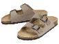 Beige sandalen met twee bandjes en gespen, kurkzool