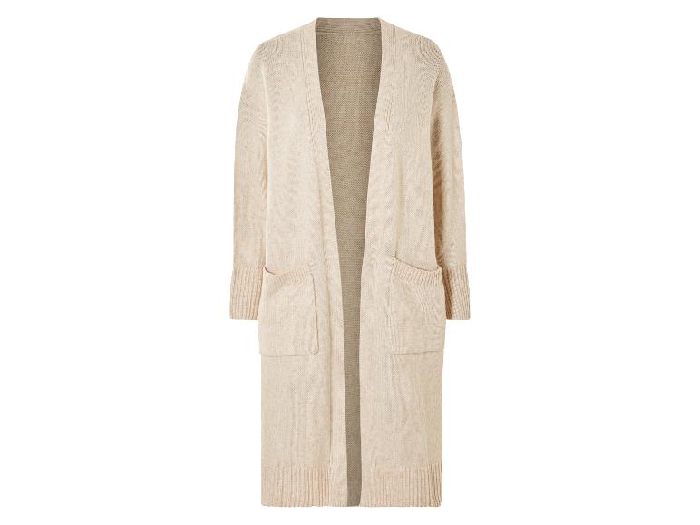 Een beige gebreide cardigan met lange mouwen.