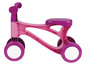 Een roze loopauto met drie wielen van het merk 'Little Tikes'.