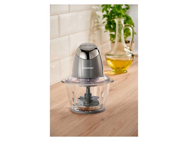 SilverCrest hakmolen op een houten aanrechtblad.