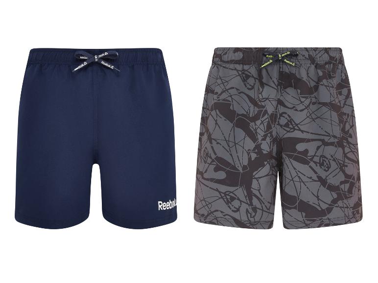 Twee heren zwemshorts: één marineblauw, één grijs met abstract patroon