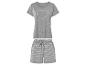 Grijze pyjama: shirt met korte mouwen en gestreepte shorts.
