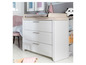 Witte commode met drie laden en verschoningsblad voor baby's.