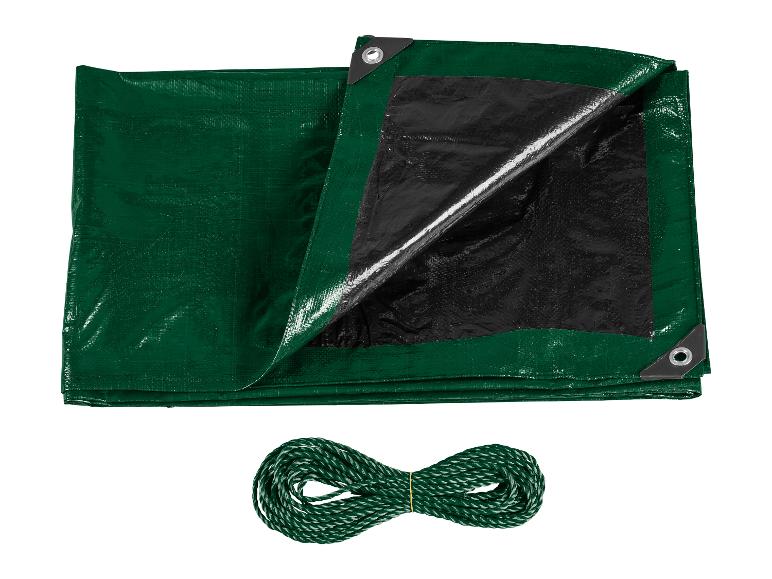 Groen zeil met een zwarte kant en een opgerold groen touw