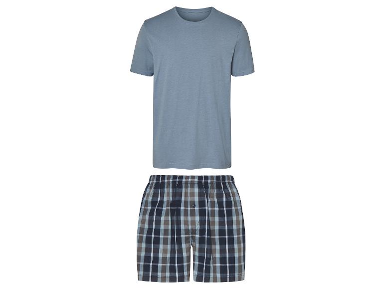 Pyjama: blauw t-shirt en geruite short.