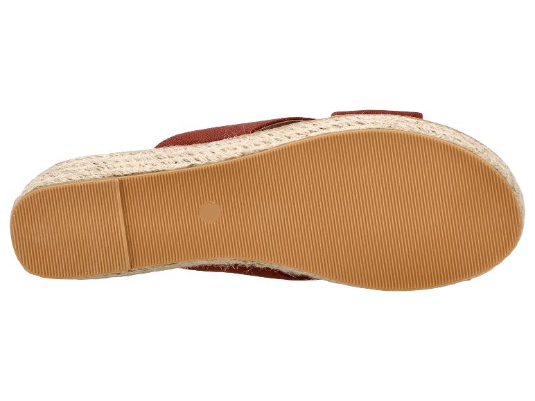 Roestkleurige espadrillezool met een gevlochten jute platform.