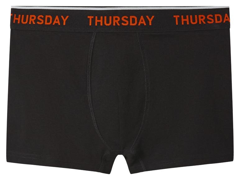 Zwarte herenboxershorts met oranje 'THURSDAY'-letters op de tailleband.