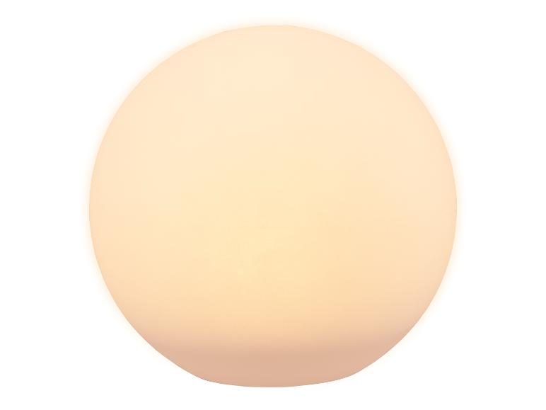 Ovale lamp met zacht warm licht op een witte achtergrond.