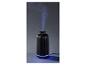 Zwarte etherische oliediffuser met blauw licht en nevel