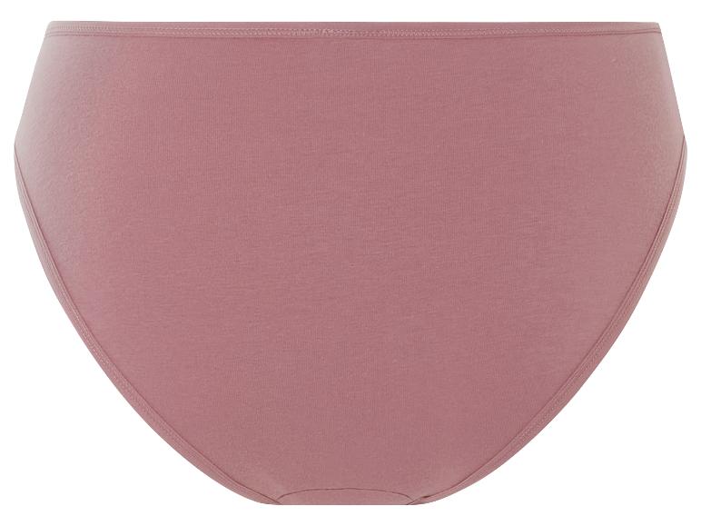 Een roze onderbroek van katoen.